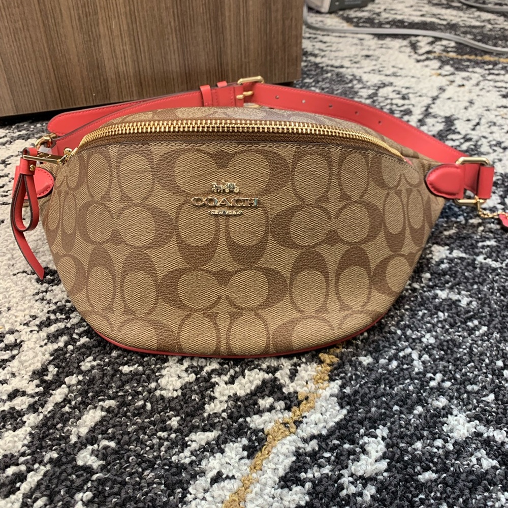NWT Coach Belt Bag in Signature Canvas Adjustable Strap